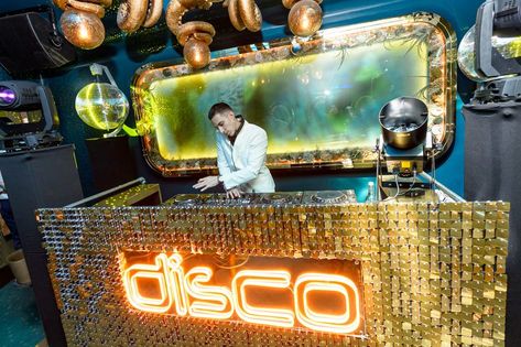 Custom-made gold 'disco' booth Disco Dj Booth, Spooky Disco, Party Booth, Hoco Dance, Pop Up Cinema, Disco Cowboy, Disco Bar, 80s Disco, Disco Night