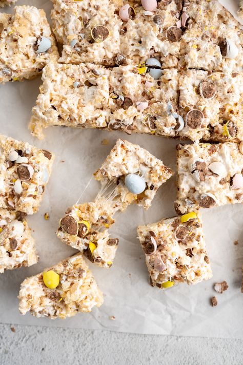 Cadbury Egg Rice Krispy Treats - Cookies for Days Easter Rice Krispie Treats Ideas, Spring Rice Krispie Treats, Krispie Treats Ideas, Rice Krispie Treats Ideas, Fun Rice Krispie Treats, Easter Rice Krispie Treats, Egg Rice, Easy Easter Treats, Cadbury Eggs