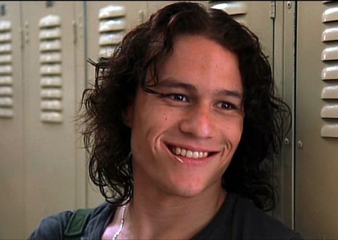 13 Reasons No Man Will Ever Come Close To Heath Ledger In “10 Things I… Heath Ledger Smile, 10 Things I Hate About You, Photographie Portrait Inspiration, Heath Ledger, Gary Oldman, Actrices Hollywood, Michael Fassbender, Film Serie, Dream Guy