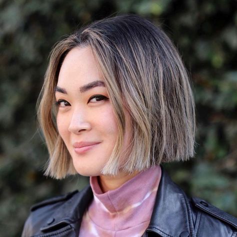 50 Blunt Cuts and Blunt Bobs That Are Dominating in 2020 - Hair Adviser 2nd Day Hair, Chin Length Bob, Chin Length Hair, Short Bob Haircuts, Cosmetic Products, Short Bob Hairstyles, Brunette Hair Color, Fine Hair, Lany