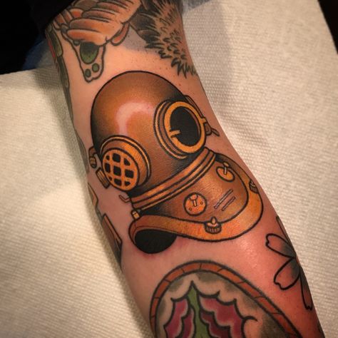 Scuba Helmet Tattoo, Divers Helmet Tattoo, Stay Humble Tattoo, Scuba Helmet, Humble Tattoo, Traditional Compass Tattoo, Diver Helmet, Tattoo Nightmares, Crocodile Tattoo