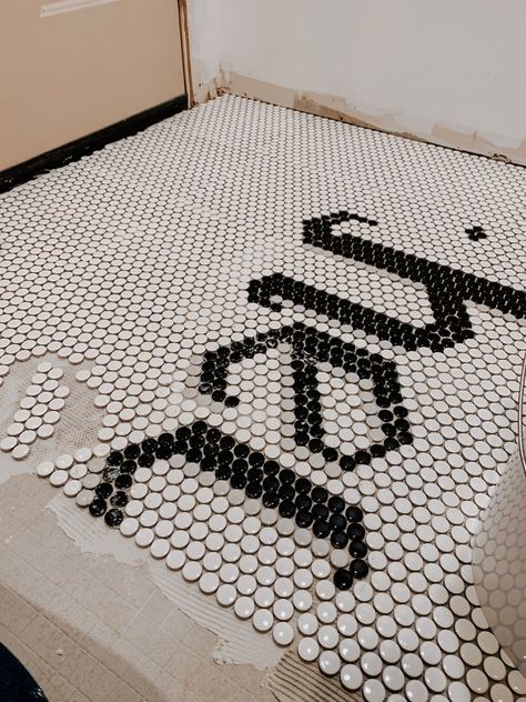 I wanted to create a unique and memorable entryway, so I wrote "HEY" in penny tile. Let me show you how to recreate this look in your own home! Drifit your penny tiles and create your art work The most important step is to drift your penny tile and experiment with your artwork by placing the contrasting tiles right on top of the base color tiles. The individual penny's pull right off the mesh backing, making them easy to work with. For this floor, I wanted to write the word "HEY". I… Penny Tile Words, Tile Typography, Logos Company, Penny Round Tile, Penny Tiles Bathroom, Penny Tiles, Penny Tile Floors, Entryway Tile, Color Tiles