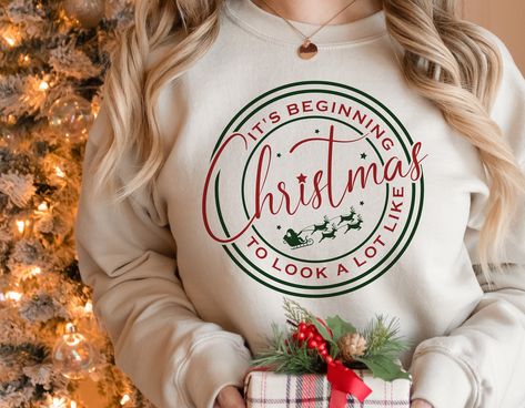 Cute Vinyl Shirts Women Christmas, Cute Christmas Shirts Vinyl Monogram, Womens Christmas Shirt Svg, Christmas Text Print Crew Neck T-shirt, Merry And Bright Shirt Svg, Family Sweater, Watch Christmas Movies, Matching Sweatshirts, Santa Sleigh