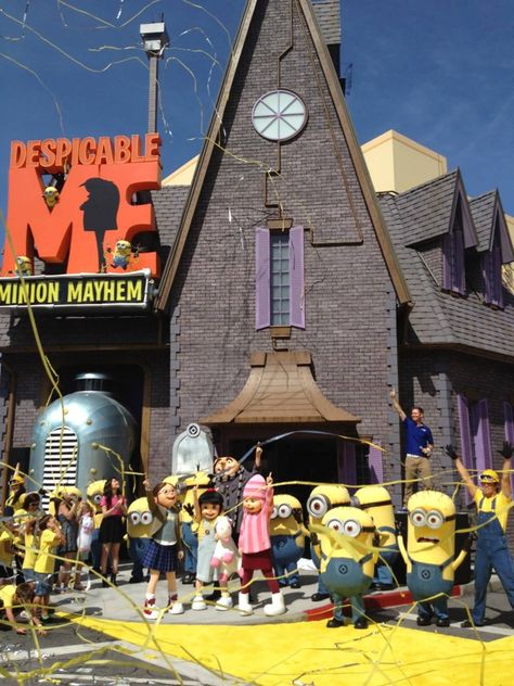 Despicable Me Minion Mayhem Ride at Universal Orlando!!!! Universal Photos, Despicable Me Costume, Orlando Florida Universal Studios, Minion Mayhem, Orlando Airport, Universal Vacation, Universal Parks, Orlando Travel, Minecraft Construction