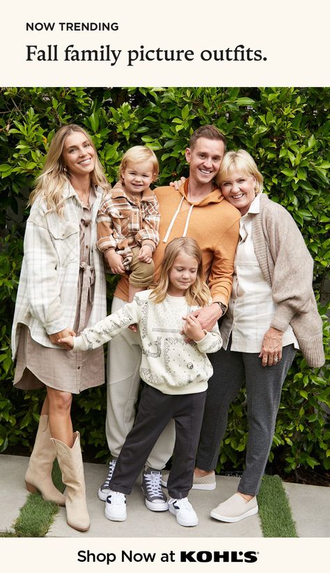 Family Photos Flannel Shirts, Flannel Family Pictures Fall, Fall Family Photos Flannel, Fall Family Photo Poses Older Children, Photography For Dummies, Fall Family Photos Aspen Trees, Christmas Pictures Outfits, Fall Family Photo Outfits, Outdoor Family Photos