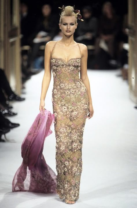 Emanuel Ungaro - Spring 1997 Couture Ungaro Couture, Fashion Major, High Fashion Couture, 90s Runway Fashion, Runway Fashion Couture, Spring Couture, Emanuel Ungaro, Claudia Schiffer, Fantasy Gowns