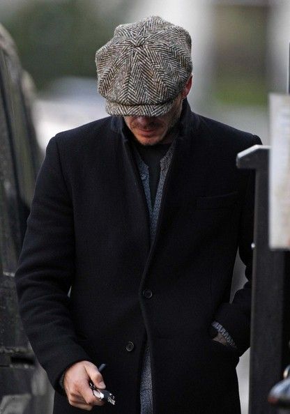 Newboys Hat Outfit, Fiddler Cap Outfit, Cap Outfit Men, Men Street Look, Mystery Story, Newsboy Cap Men, Stetson Hats, Flat Cap Men, Tweed Hat