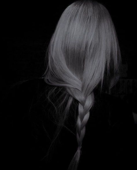 Broken Bonds, Manon Blackbeak, Long White Hair, Victoria Aveyard, Throne Of Glass Series, Hair Aesthetic, Fantasy Aesthetic, Throne Of Glass, Platinum Blonde