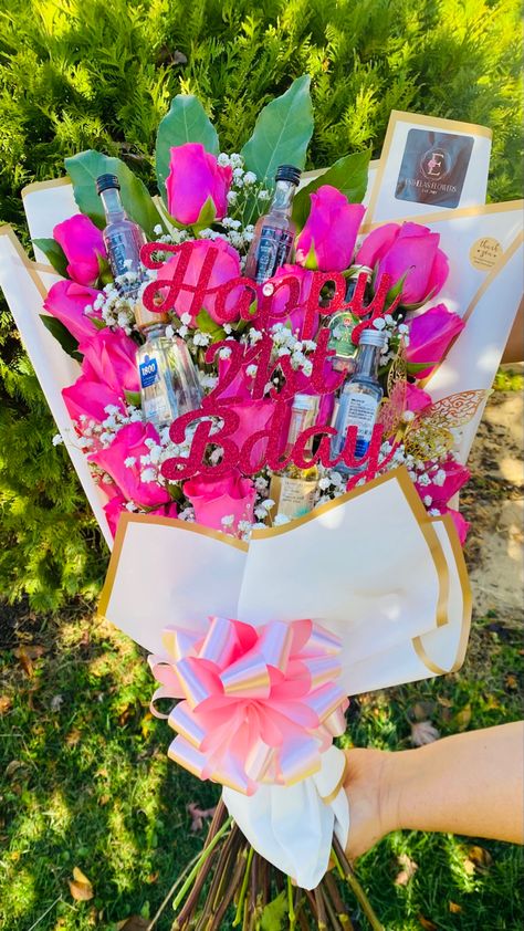 Shots Bouquet Alcohol, Flower Arrangements With Alcohol Bottles, Alcohol Flower Bouquet Mini Bottles, 21 Birthday Bouquet, Bouquet Of Alcohol Mini Bottles, 21 Flower Bouquet, Cute Alcohol Gifts, Flower Bouquet With Alcohol, Shooter Bouquet Alcohol