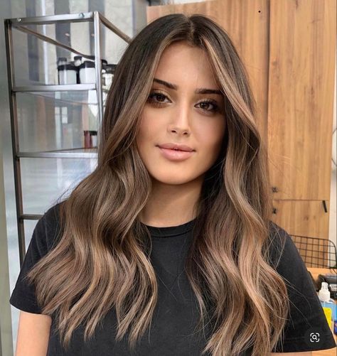 Long Hair With Bangs And Layers, Colored Hair Tips, Bee Free, Cabello Hair, Brunette Hair With Highlights, Gorgeous Hair Color, Hair Color Pastel, Brunette Balayage Hair, Brown Hair Balayage