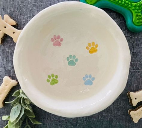 Ceramic Painting Dog Bowl, Pottery Painting Ideas Dog Bowl, Dog Bowl Painting Ideas, Hand Painted Dog Bowl, Dog Pottery Painting, Dog Bowl Pottery Painting, Ceramic Dog Bowl Painting Ideas, Pottery Painting Dog Bowl, Dog Bowl Painting