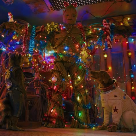 Gardians Of The Galaxy Aesthetic, Marvel Christmas Aesthetic, Marvel Christmas Icons, Crush Comics, Gotg Aesthetic, Guardians Of The Galaxy Christmas, Guardians Of The Galaxy Aesthetic, Marvel Visuals, Avengers Christmas