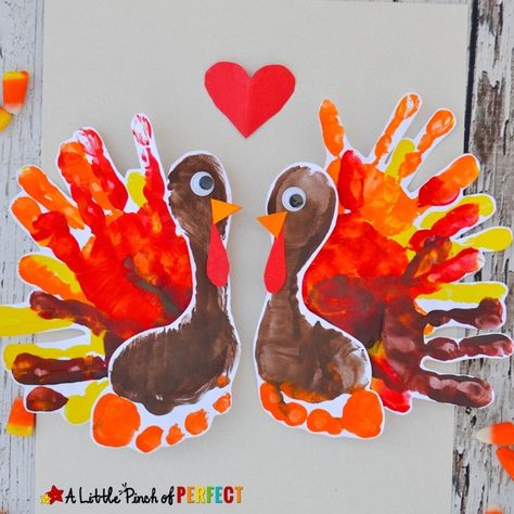 Footprint Turkey, Decorate For Thanksgiving, Decoration Creche, Thanksgiving Crafts Preschool, Easy Thanksgiving Crafts, November Crafts, Footprint Crafts, Turkey Crafts, Thanksgiving Craft