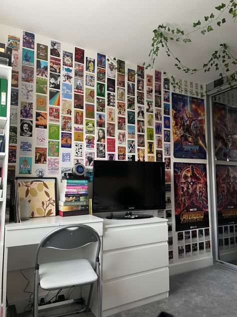 Marvel Posters On Wall Bedroom, Anime Poster Wall Bedroom Aesthetic, Marvel Photo Wall Collage Bedroom, Anime Wall Posters Bedroom, Marvel Themed Bedroom Aesthetic, Fandom Bedroom Aesthetic, Marvel Bedroom Aesthetic, Aesthetic Marvel Room Decor, Bedroom Wall Posters Aesthetic