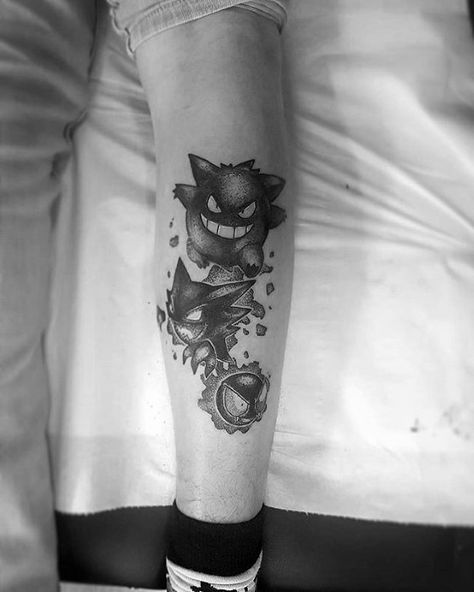 60 Gengar Tattoo Designs For Men - Pokemon Ink Ideas Gengar Tattoo Stencil, Pokemon Tattoo Gengar, Pokemon Drawings Gengar, Black And Grey Pokemon Tattoo, Ganger Pokemon Tattoo, Ghastly Haunter Gengar Tattoo, Gengar Tattoo, Amor Tattoo, Tattoo Cartoon