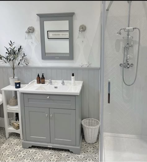 Bathroom Tongue And Groove Panelling, Cottage Showers, Modern Bathroom Renovations, Small Bathroom Remodel Designs, Cottage Style Bathrooms, Cottage House Interior, Toilet Room Decor, Beach House Bathroom, Small Toilet Room