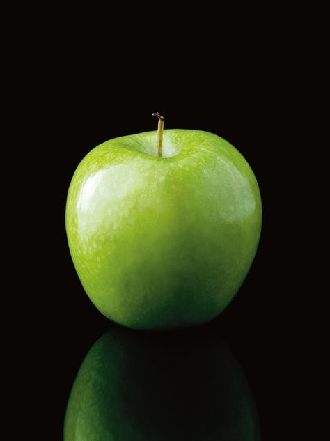 Granny Smith Apple Apple Photo, Simple Green, Hyperrealism, Photorealism, World Of Color, Color Of Life, Still Life Painting, Green Apple, Art Oil