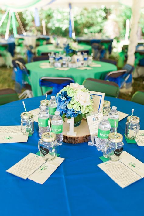 Green And Blue Centerpieces, Green And Blue Party, Sports Banquet Centerpieces, Jungle Centerpieces, Green Graduation Party, Green Table Settings, Blue Graduation Party, Kids Party Tables, Banquet Centerpieces