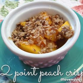 Weight Watchers Peach Recipes, Ww Deserts, Ww Sweets, Fresh Peach Recipes, Peach Crisp Recipe, Berry Crisp, Peach Recipes, Weight Watchers Snacks, Weight Watchers Recipes Desserts