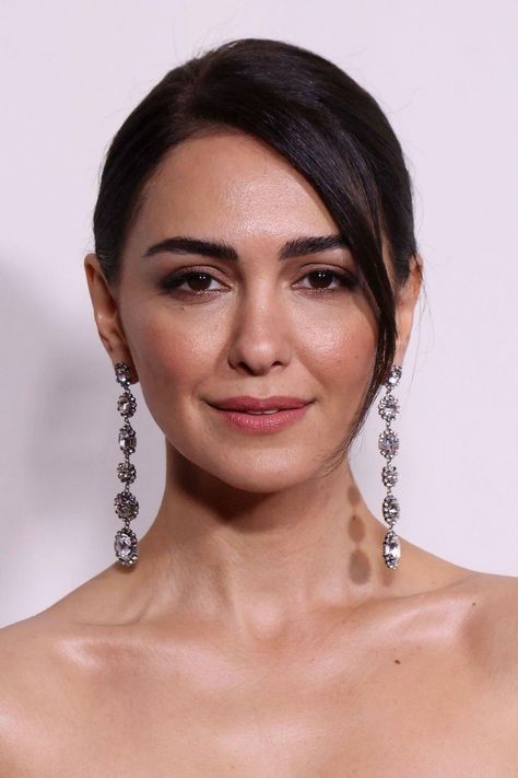 Nazanin Boniadi, Glamour Women, She Walks In Beauty, Women Faces, Mtv Movie Awards, Deep Winter, Movie Awards, Golden Globe Award, Film Awards