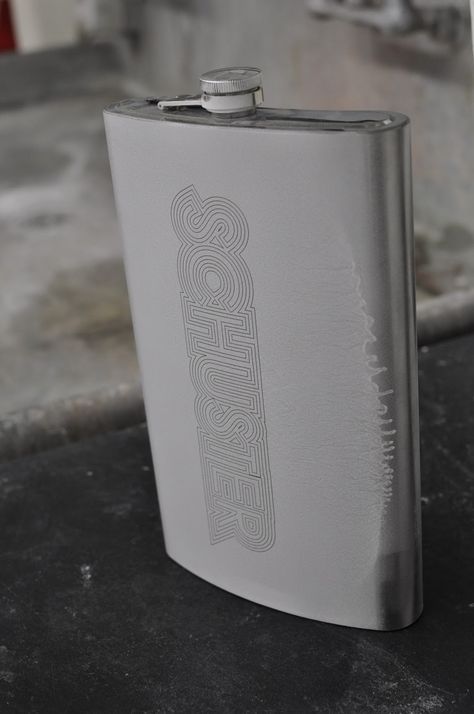 handverker: laser engraving stainless steel w/ plaster Laser Focus, Plaster Of Paris, Project Ideas, Laser Engraving, I Tried, Flask, Barware, Paris, Stainless Steel