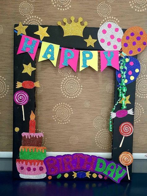 Marco Selfie, Birthday Craft, School Decoration, Birthday Wish For Husband, Classroom Idea, Ideas Regalos, Candyland Party, Birthday Crafts, Paper Craft Diy Projects