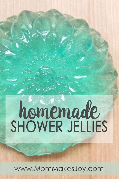 Shower Jellies Diy, Bath Jellies, Jelly Soap, Shower Jellies, Soap Tutorial, Homemade Soap Recipes, Diy Spa, Homemade Bath Products, Soap Base