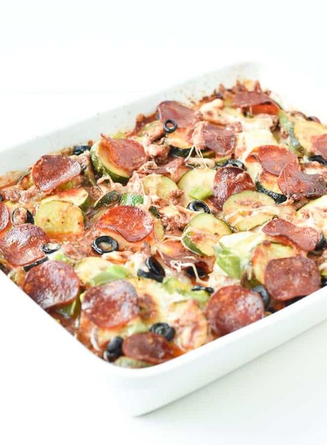 This zucchini pizza casserole with ground beef is an easy keto pizza casserole ready in 30 minutes for a quick dinner or breakfast. Zucchini Pizza Casserole, Keto Pizza Casserole, Keto Friendly Vegetables, Casserole With Ground Beef, Almond Flour Pizza Crust, Zucchini Pizza, Keto Zucchini, Zucchini Casserole, Zucchini Pizzas