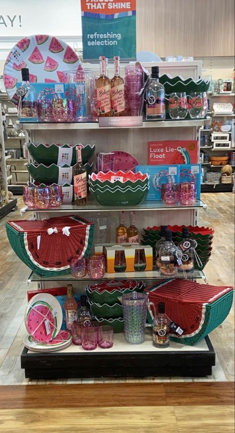 Homegoods Endcaps, Homeware Display, Tj Maxx Decor, Home Goods Store, Home Goods Decor, Merchandising Displays, Store Display, Store Displays, Merchandise Design