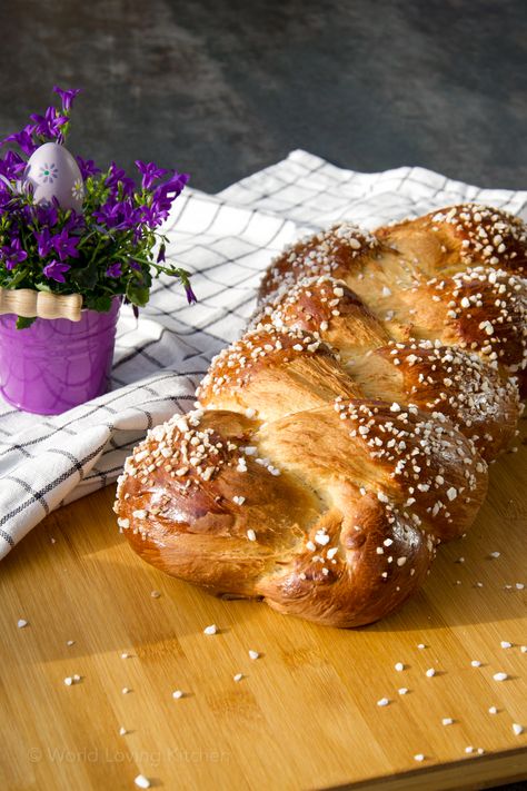 Braided Sweet Bread, Sweet Yeast Bread, Homemade Bread Dough, Easter Bread Recipe, German Bread, Brunch Inspiration, Pearl Sugar, Easter Breakfast, Braided Bread