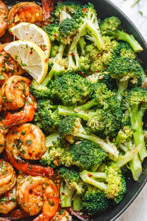 Garlic Butter Shrimp with Broccoli - #shrimp #broccoli #recipe #eatwell101 - This garlic butter shrimp and broccoli skillet recipe is quick, simple, and big on flavor! - #recipe by #eatwell101® Lemon Pepper Shrimp Skillet, Chicken Shrimp Broccoli Recipes, Baked Shrimp And Broccoli Foil Packs, Garlic Shrimp Broccoli, Keto Shrimp And Spinach Recipes, Roasted Shrimp And Broccoli, Scallops And Broccoli Recipe, Sauteed Shrimp And Broccoli, Shrimp Potatoes And Broccoli