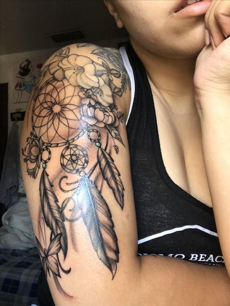 Shoulder Dream Catcher Tattoo For Women, Dream Catcher Arm Tattoo, Women's Tattoos, Shoulder Tattoo Ideas, Cover Up Tattoos For Women, Dream Catcher Tattoo Design, Cool Shoulder Tattoos, The Trend Spotter, Arm Tats