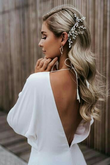 Wedding Hair For Bride Side Swept, Ombre Wedding Hairstyles, Wedding Down Do For Long Hair, Wavey Bride Hair, Elegant Bride Hairstyles Down, Bridal Hair Down With Hairpiece, Bridal Hair Curls Long, Bridal Hair Out, Bridal Comb Hair Down