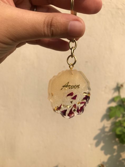 Customised this name keychain for a client wht wanted to gift it to theor loved ones. Comment how you liked it and follow for more!!! Resin Keychain, Diy Resin Keychain, Key Tags, Resin Tutorial, Keychain Design, Mid Century Modern Design, Resin Diy, Name Plate, Resin Art