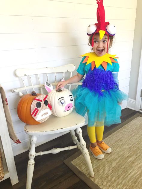 Moana inspired Hei Hei costume 🌸 Hai Hai Moana Chicken Costume, Moana Pig Pua Costume Diy, Moana Hei Hei Costume, Hei Hei Costume Diy Adult, Diy Hei Hei Costume, Moana Family Costumes, Heihei Costume, Hei Hei Costume, Moana Halloween