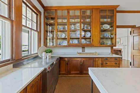 victorian style kitchen Victorian Style Kitchen, Family Farmhouse, Shingle Siding, Victorian Kitchen, Oversized Windows, Cedar Shingles, Style Kitchen, Stone Flooring, Large Windows