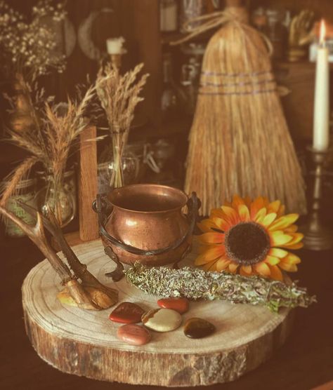 Lughnasadh Aesthetic, Wicca Holidays, Solstice Celebration, Altar Table, Witchy Crafts, August 1st, Worship God, Witch House, Harvest Festival