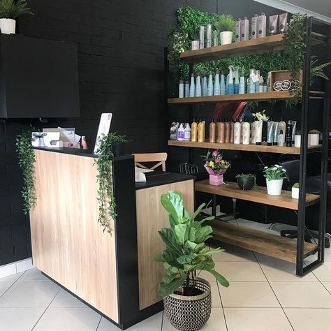 hair salon interior design Black And Wood Salon Decor, Salon Desk Ideas, Small Salon Reception Area, Salon Reception Desk Ideas, Salon Front Desk Ideas, Black Salon Interior, Boho Salon Ideas, Hair Salon Reception Desk, Beauty Salon Reception Ideas