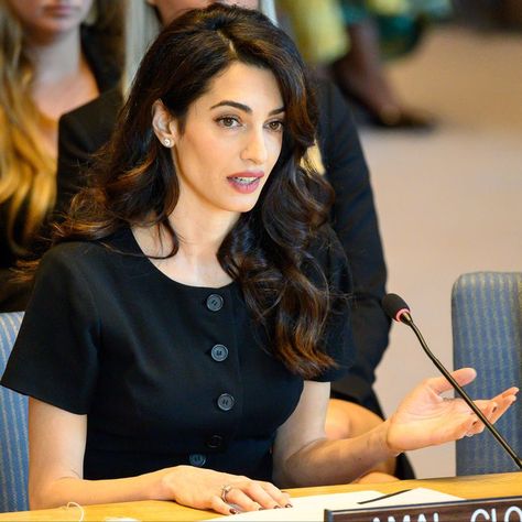 Plum Lipstick, Human Rights Lawyer, Women Lawyer, Amal Clooney, Down Hairstyles, Powerful Women, New Yorker, Human Rights, Lawyer