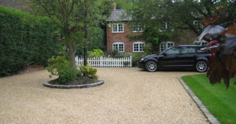 Gravel Driveway on Pinterest | Driveways, Driveway Ideas and ... Pebble Driveway, Garden Ideas Driveway, Picket Fencing, Gravel Drive, Gravel Gardens, Resin Driveway, Cedar Posts, Front Garden Ideas, Stone Driveway