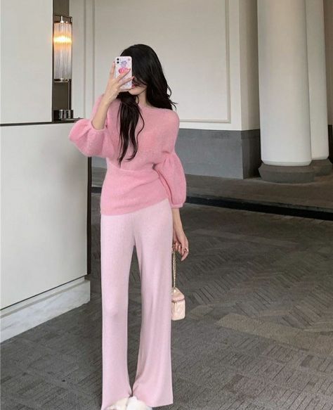 Korean Fashion Summer, Outfit Pink, Muslimah Fashion Outfits, Korean Girl Fashion, Stylish Work Outfits, Modest Fashion Outfits, 가을 패션, Fancy Outfits, Casual Style Outfits