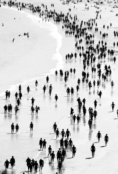 Explore e301's photos on Flickr. e301 has uploaded 424 photos to Flickr. Andre Kertesz, People Walking, Black And White Photograph, Foto Art, Photography Gallery, Jolie Photo, Black White Photos, San Sebastian, Black N White