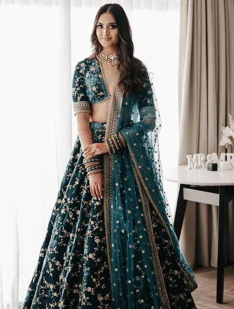 Lehenga Choli Designs, Bridal Lehenga Designs, Sabyasachi Lehenga, Lehenga Choli Wedding, Indian Outfits Lehenga, Nikkah Dress, Wedding Lehenga Designs, Green Lehenga, Indian Bridal Dress