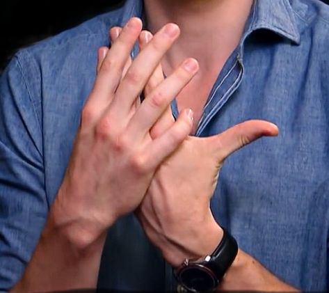 Tom Hiddleston Hands, Tom Hi, Loki Aesthetic, Thomas William Hiddleston, Loki Marvel, Loki Thor, Loki Laufeyson, Tom Hiddleston Loki, Andrew Garfield