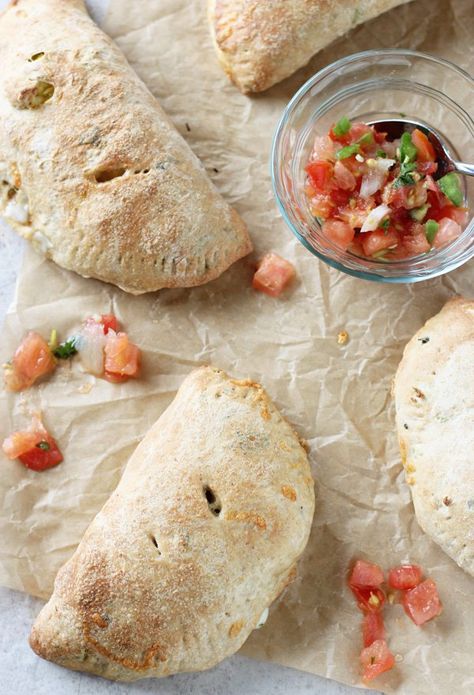 Breakfast calzone Breakfast Calzone, Calzones Recipe, Dinner Simple, Calzone Recipe, Weekend Breakfast, Savory Breakfast, Breakfast Time, Breakfast Dishes, Scrambled Eggs