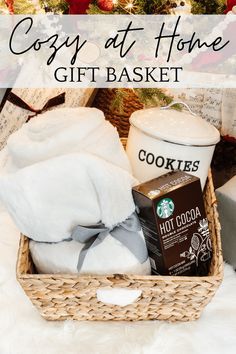 Unique Christmas Gift Baskets, Creative Gift Basket Ideas, Christmas Recipes For Kids, Creative Gift Baskets, Liquor Gifts, Christmas Winter Decor, Gift Basket Ideas Christmas, Simple Christmas Cards, Gift For Mom Christmas