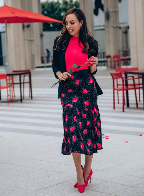 Sydne Style shows Valentine's Day outfit ideas for the office with work wear #blazer #pink #valentinesday #valentinesdress #dresses @sydnesummer Valentines Day Outfits Casual, Work Outfit Casual, Valentine Outfits For Women, Valentine's Outfit, Cute Valentines Day Outfits, Valentines Outfit, Day Outfit Ideas, Latina Outfit, Blazer Pink