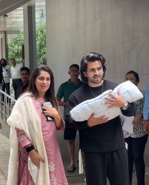 New mommy, Dipika Kakar, and her hubby, Shoaib Ibrahim are enjoying every bit of parenthood journey with their little prince, Ruhaan. For the unversed, Dipika gave birth to her first child on June 21, 2023. The actress had an emergency C-section delivery, and their baby boy was in NICU for a few weeks. However, Dipika and Sohaib had taken their baby boy home on July 10, 2023. And since then, they have been sharing anecdotes about their parenting journey. And yet the same happened again when D... Dipika Kakar, Shoaib Ibrahim, Emergency C Section, Postpartum Health, Healthy Food Habits, Boys Home, New Mommy, Health Routine, C Section