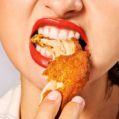 daring foods on Instagram: “Beast mode just went plant-based. Sink your teeth into our all-new Original Breaded Pieces—available now. Link in bio.” Food Videography, Food Art Photography, Food Photoshoot, Photo Food, Food Content, Food Photography Inspiration, Ayam Goreng, Eating Food, Food Ads