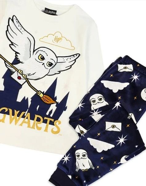 PYJAMA SET WIZARD https://bit.ly/3SHrKYG KIDS SIZES AVAILABLE 5- 6 Years 7 - 8 Years 8 - 9 Years 9 - 10 Years 10 -11 Years 11 -12 Years 12 -13 Years 13 -14 Years 100% Cotton T-Shirt Polycotton (95% polyester / 5% elastane) Lounge Pants #salliesboutique #marysboutique #socialfanz #instagram #bitly #linktree #snizl #nomtimes #snapchat #nextdoor #twitter #blogger #sphock #blogger #pinterest #tumblr * FREE POSTAGE * PAYMENT PLANS AVAILABLE Fluffy Harry Potter, Harry Potter Pjs, Pet Owl, Letter From Hogwarts, Harry Potter Pyjamas, Harry Potter Girl, Harry Potter Hedwig, Childrens Pyjamas, Harry Potter Tshirt